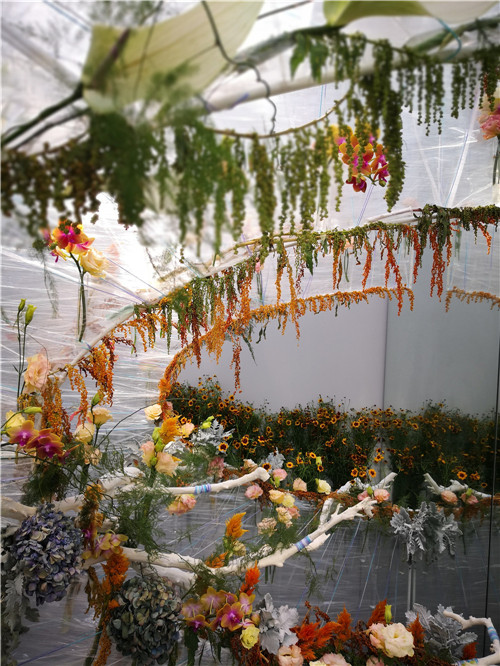 國內外花藝大師同臺獻藝 秦皇島舉辦國際插花藝術展