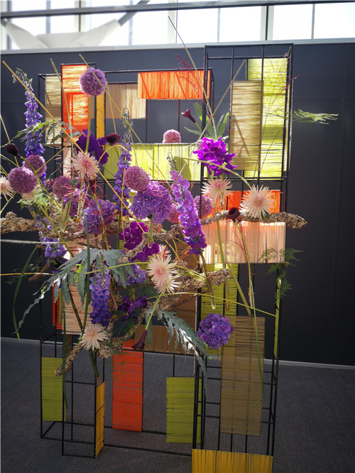 國內外花藝大師同臺獻藝 秦皇島舉辦國際插花藝術展