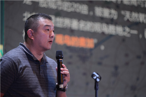 白祖華：東沙河上的《天鵝湖》