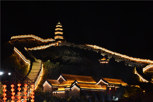 用燈光描摹中華第一關的風采