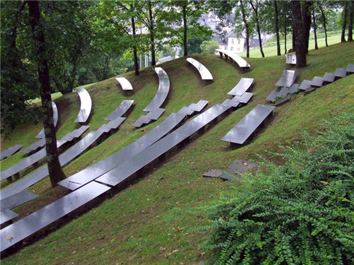 埃菲爾鐵塔周邊將改造為大花園，由哪位大師設計？