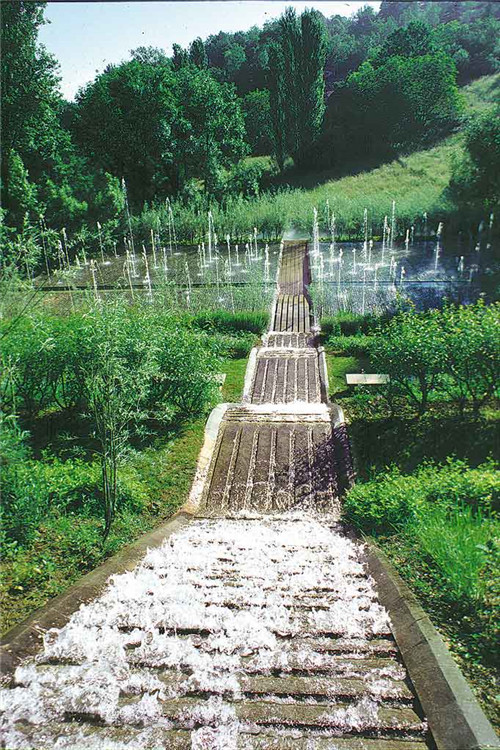 埃菲爾鐵塔周邊將改造為大花園，由哪位大師設計？