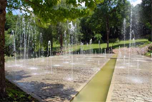 埃菲爾鐵塔周邊將改造為大花園，由哪位大師設計？