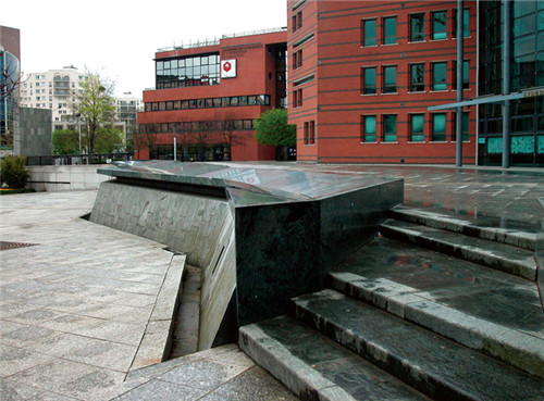 埃菲爾鐵塔周邊將改造為大花園，由哪位大師設計？