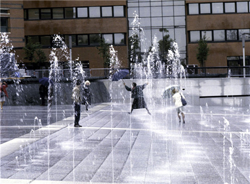 埃菲爾鐵塔周邊將改造為大花園，由哪位大師設計？