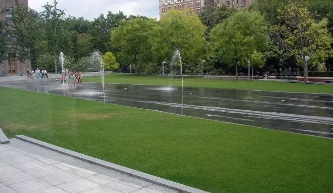 埃菲爾鐵塔周邊將改造為大花園，由哪位大師設計？