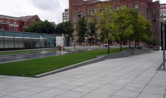 埃菲爾鐵塔周邊將改造為大花園，由哪位大師設計？