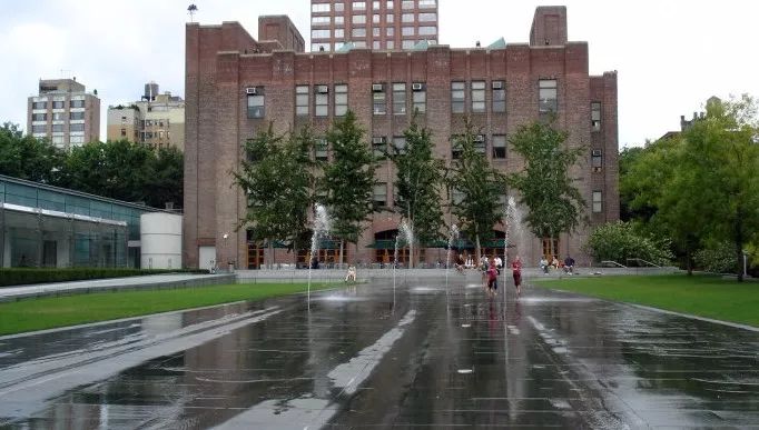 埃菲爾鐵塔周邊將改造為大花園，由哪位大師設計？