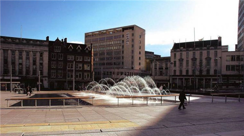 埃菲爾鐵塔周邊將改造為大花園，由哪位大師設計？