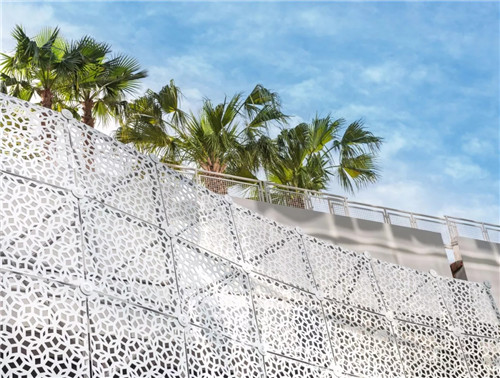 著名建筑大師西薩·佩里逝世