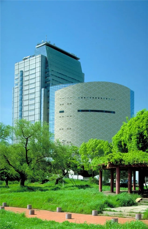 著名建筑大師西薩·佩里逝世