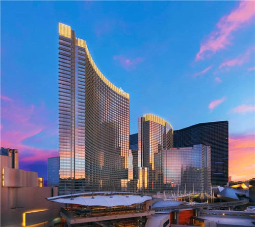 著名建筑大師西薩·佩里逝世