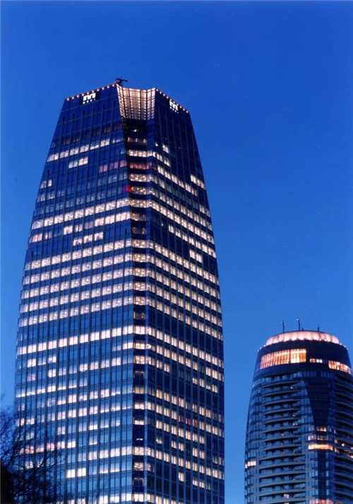 著名建筑大師西薩·佩里逝世