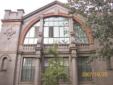 從公主府到紅樓： 傳統城市里的現代校園