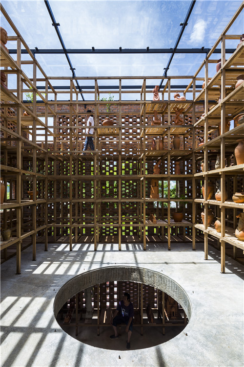 越南廣南省奠坂區Thu Bon岸邊的陶土工作室