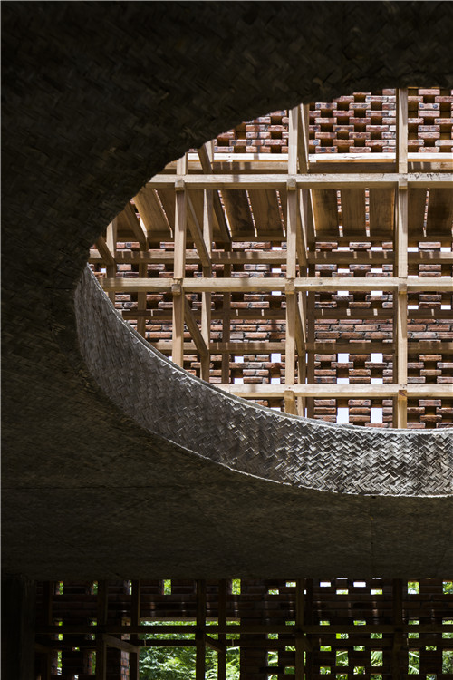 越南廣南省奠坂區Thu Bon岸邊的陶土工作室