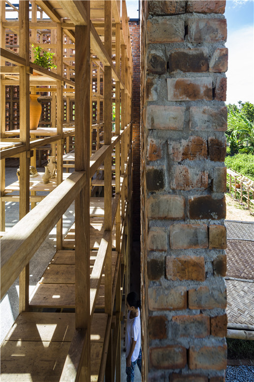 越南廣南省奠坂區Thu Bon岸邊的陶土工作室