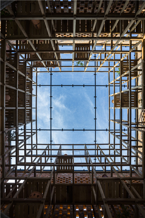 越南廣南省奠坂區Thu Bon岸邊的陶土工作室