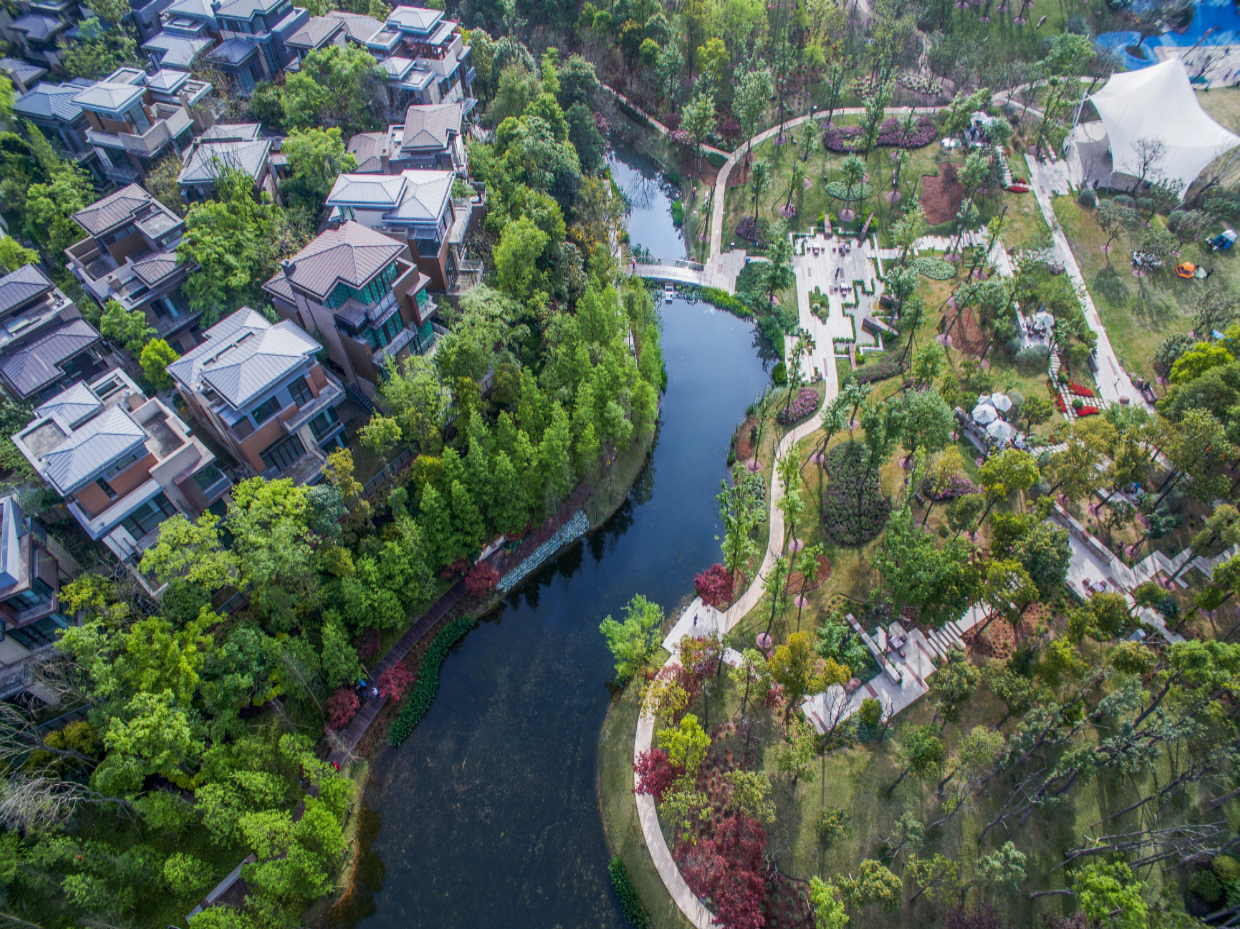 唐艷紅：基于環(huán)境的城市公共空間景觀營造