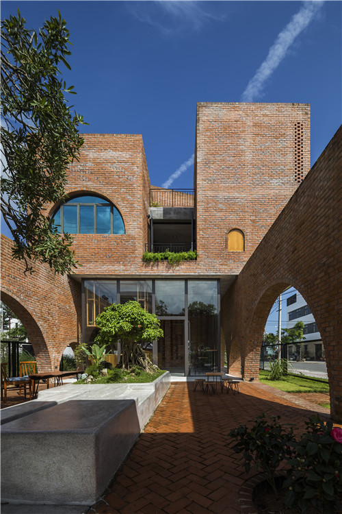 幸福的四口之家