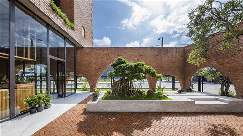 幸福的四口之家