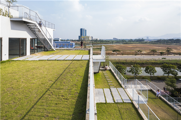 越南FPT大學(xué)行政樓設(shè)計(jì):混凝土建筑中的綠色體驗(yàn)