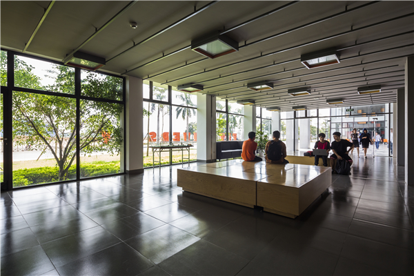 越南FPT大學(xué)行政樓設(shè)計(jì):混凝土建筑中的綠色體驗(yàn)