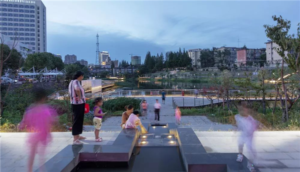 化腐朽為生機(jī) | 一段老城區(qū)護(hù)城河遺跡的景觀與海綿化改造