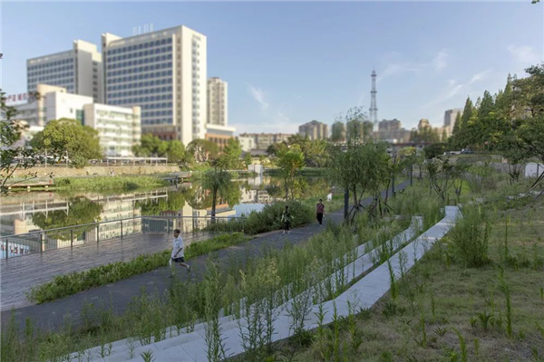 化腐朽為生機(jī) | 一段老城區(qū)護(hù)城河遺跡的景觀與海綿化改造