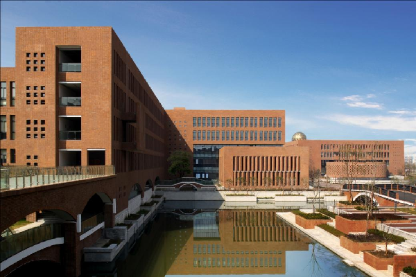 高裕江:中庸建構(gòu)——現(xiàn)代建筑形態(tài)創(chuàng)新理論概述與實踐案例研析