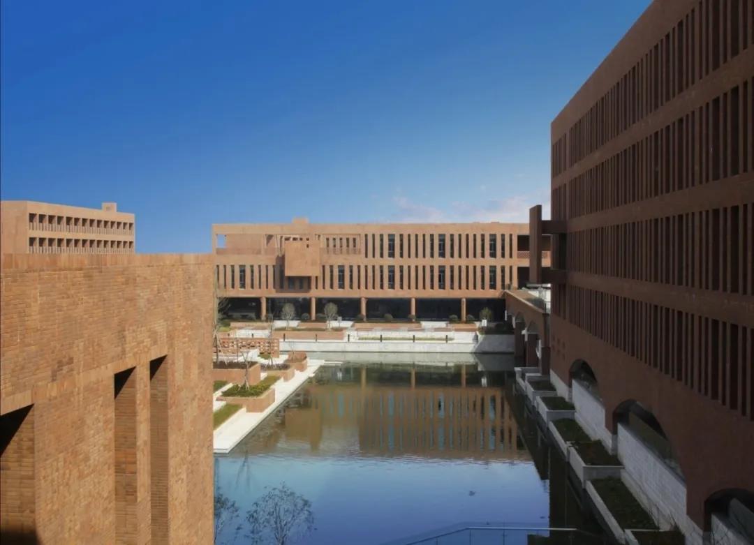 高裕江:中庸建構(gòu)