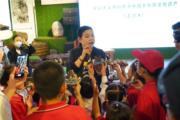 “石·尚北京 童心相約”——“走進非遺看北京”非遺文化普及體驗活動之“觀賞石的花樣年華”