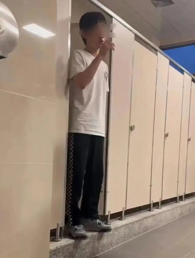 西北農林科技大學風景園林藝術學院男生偷拍女廁被拘