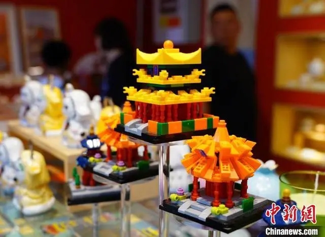 北京中軸線上創(chuàng)意市集亮相景山公園