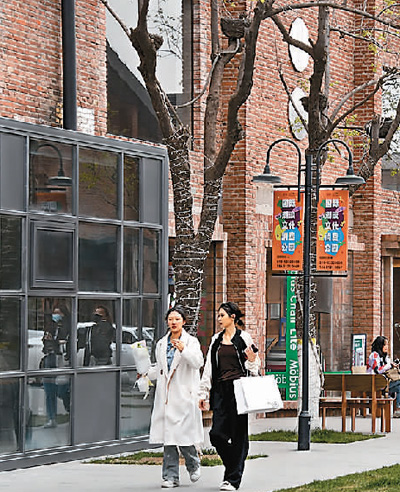 衛(wèi)星制造廠成科技園、紡織倉庫變文創(chuàng)園——老廠區(qū)煥發(fā)新活力