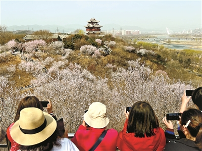 北京園博園第二屆國(guó)潮嘉年華盛裝啟幕