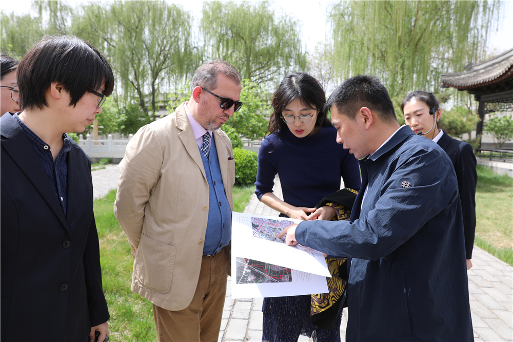 國際城市與區(qū)域規(guī)劃師學(xué)會主席埃利塞伊一行到定州考察調(diào)研