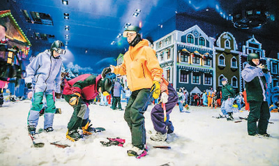 室內冰雪游成暑期消費亮點