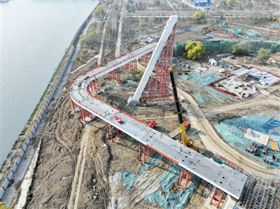 國(guó)內(nèi)懸挑跨度最大園林構(gòu)筑物在天津合龍