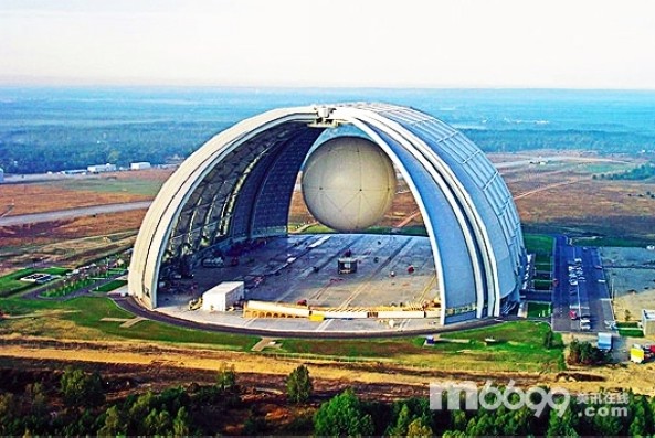 巨大飛機場打造熱帶島嶼度假勝地