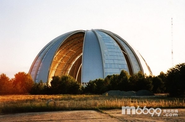 巨大飛機場打造熱帶島嶼度假勝地