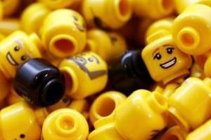 樂高前設(shè)計(jì)師克努德森逝世 曾創(chuàng)經(jīng)典積木人