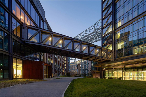 北京首鋼西十冬奧廣場