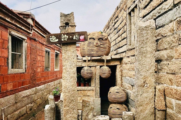 大學(xué)生“魔術(shù)師”變閑置豬圈為兒童樂園