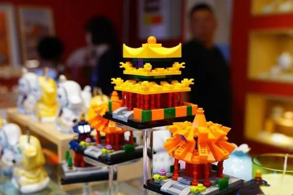 北京中軸線上創(chuàng)意市集亮相景山公園