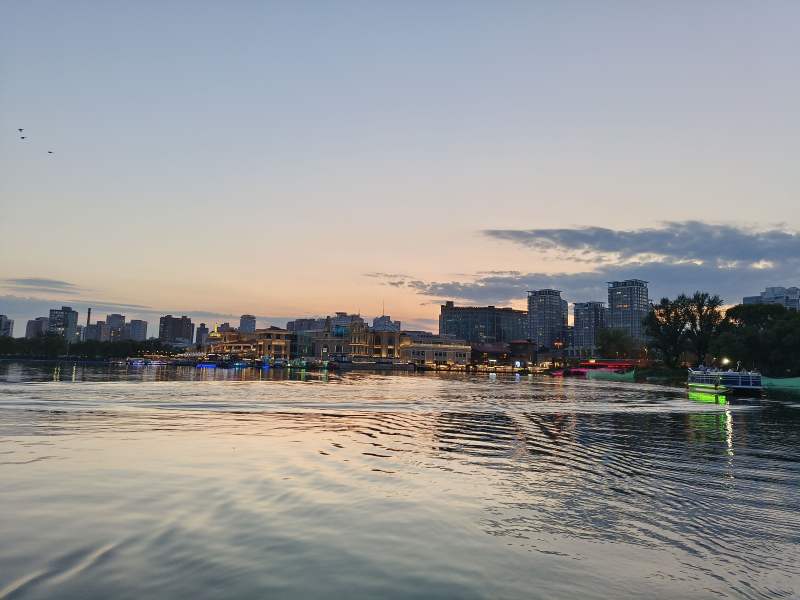 北京亮馬河18公里濱水慢行系統全線貫通