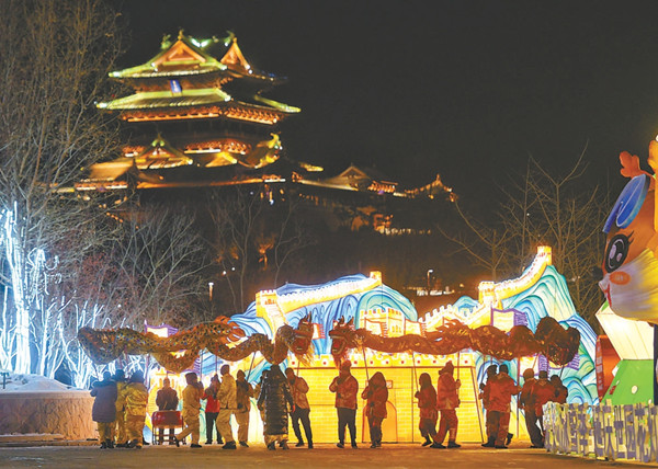 北京世園公園點(diǎn)亮“龍騰盛世”跨年花燈