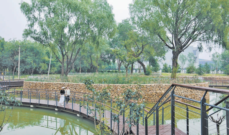 北京：朝陽站西側迎賓景觀帶亮相